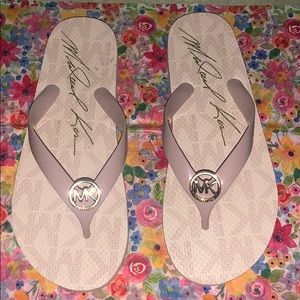 💖Michael Kors pale pink flip-flops💖